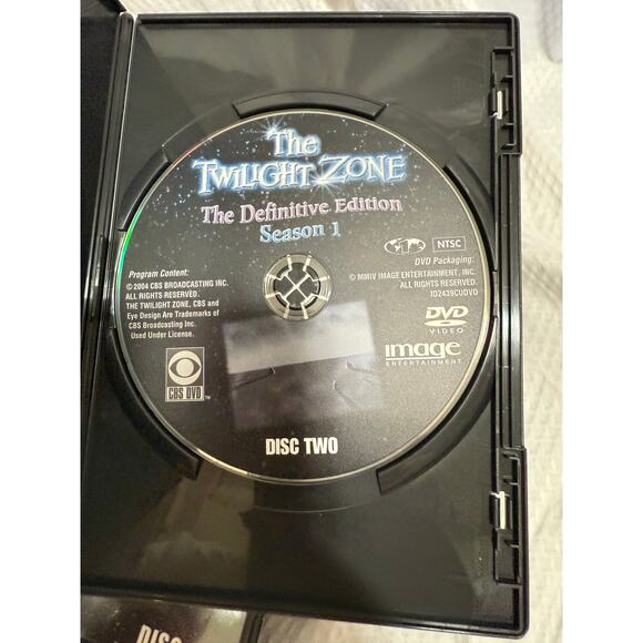 The Twilight Zone: Season 1 The Definitive Edition 6 Discs - Picture 5 of 8